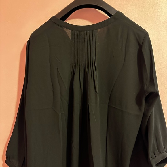 Nydj 3/4 sleeve pintuck blouse. - Picture 2 of 6